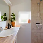 An Intimate Get-away By The Sandvig Bay בית נופש *