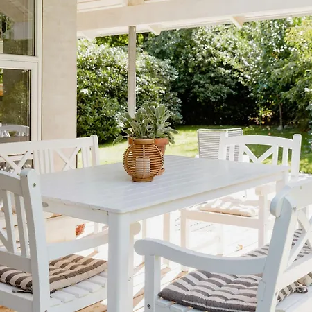 Сasa de vacaciones An Intimate Get-away By The Sandvig Bay *