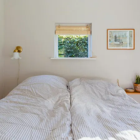 בית נופש An Intimate Get-away By The Sandvig Bay הדרסלב