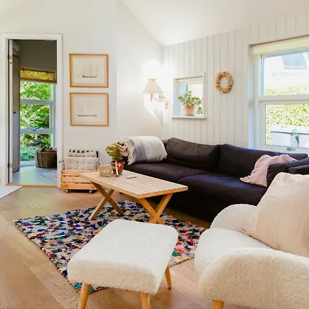 An Intimate Get-away By The Sandvig Bay *